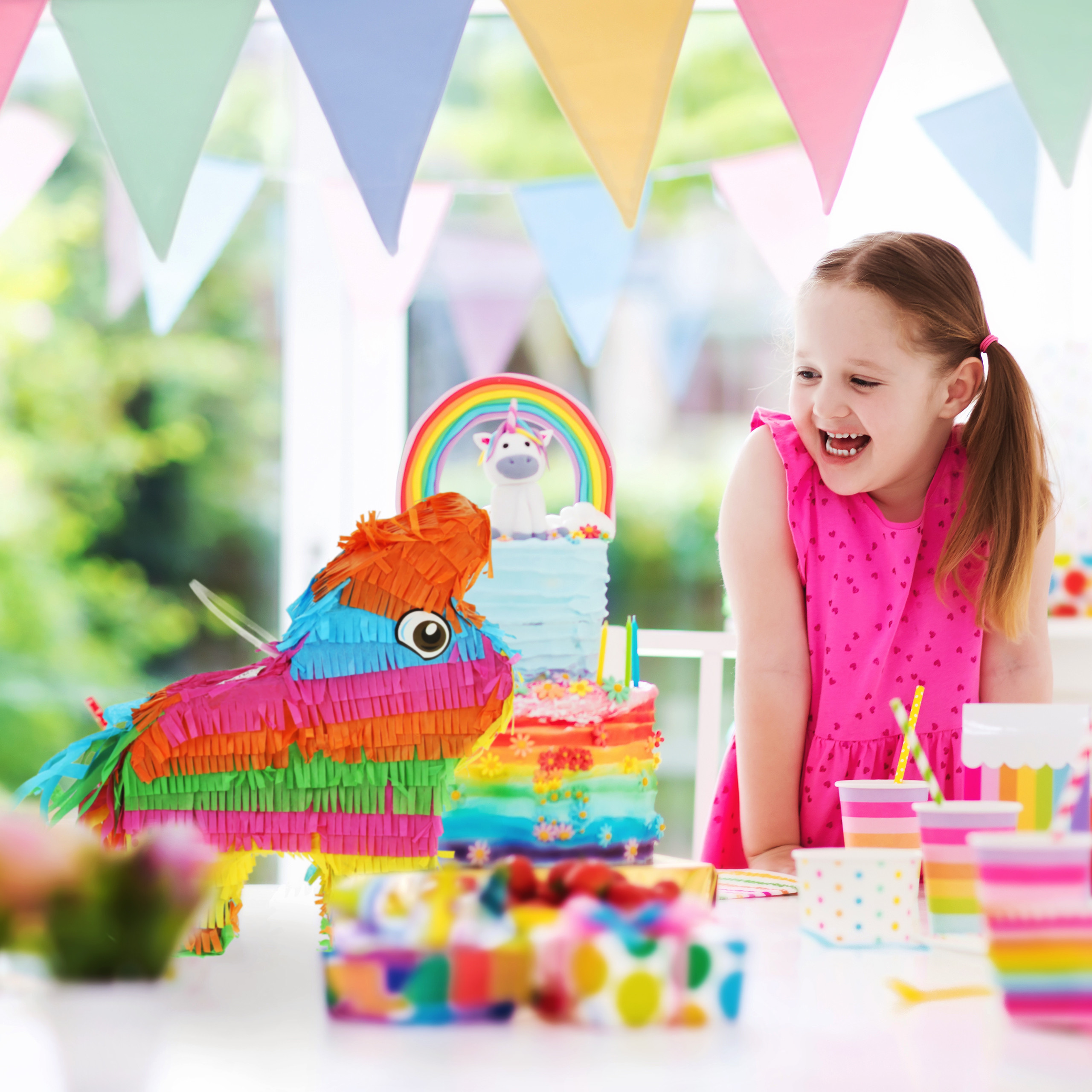 Piñata Cœur 70 Ans - 41 X 38 Cm - Avec Bâton Et Bandeau - Pour Anniversaire, Fête - À Remplir De Bonbons